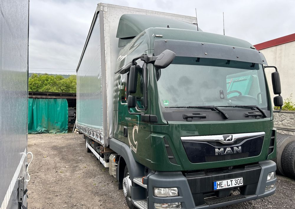 MAN TGL 12.250 GLOB UNIKAT z Niemiec BDF firanka / AUTOMAT HAK / EURO 6 / BDF 7.40 wysoki / MICHELIN 80% - משאית וילונות צד: תמונה 1 MAN TGL 12.250 GLOB UNIKAT z Niemiec BDF firanka / AUTOMAT HAK / EURO 6 / BDF 7.40 wysoki / MICHELIN 80% - משאית וילונות צד: תמונה 1