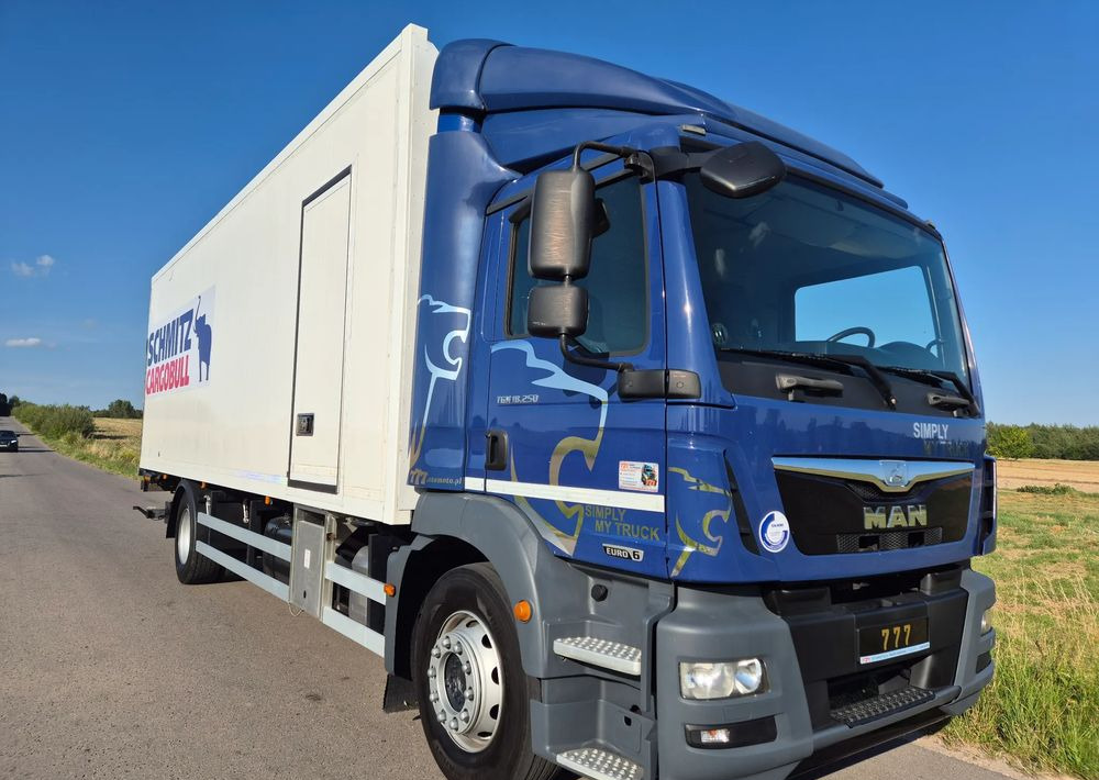 MAN TGM 18.250 Carrier 1950 D/E z Holandii / TOP STAN / 7.5m / 18 palet / winda + drzwi boczne / OKAZJA - משאית קירור: תמונה 4 MAN TGM 18.250 Carrier 1950 D/E z Holandii / TOP STAN / 7.5m / 18 palet / winda + drzwi boczne / OKAZJA - משאית קירור: תמונה 4