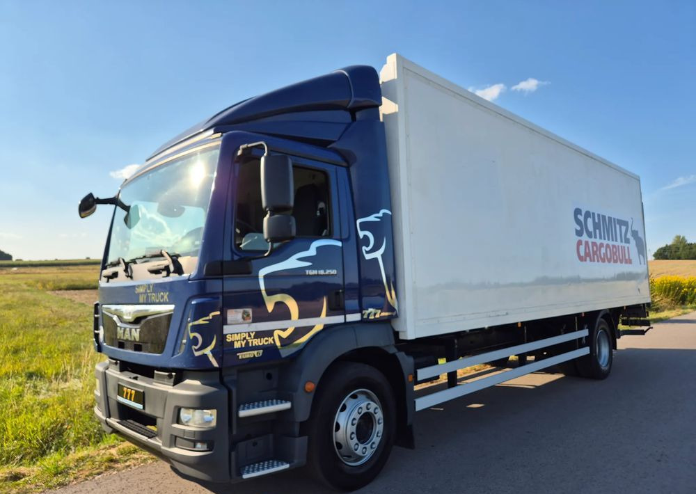 MAN TGM 18.250 Carrier 1950 D/E z Holandii / TOP STAN / 7.5m / 18 palet / winda + drzwi boczne / OKAZJA - משאית קירור: תמונה 1 MAN TGM 18.250 Carrier 1950 D/E z Holandii / TOP STAN / 7.5m / 18 palet / winda + drzwi boczne / OKAZJA - משאית קירור: תמונה 1