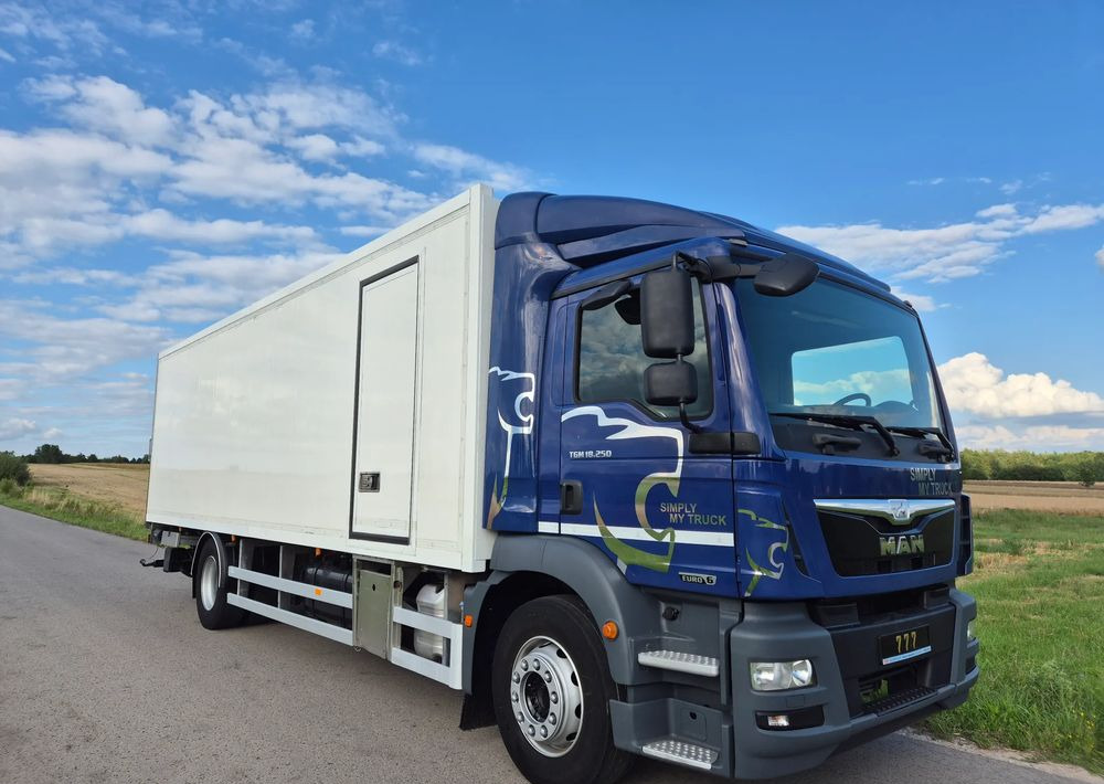 MAN TGM 18.290 18.250 Carrier 1950 D/E z Holandii / TOP STAN / 7.5m / 18 palet / winda + drzwi boczne / OKAZJA - משאית קירור: תמונה 2 MAN TGM 18.290 18.250 Carrier 1950 D/E z Holandii / TOP STAN / 7.5m / 18 palet / winda + drzwi boczne / OKAZJA - משאית קירור: תמונה 2