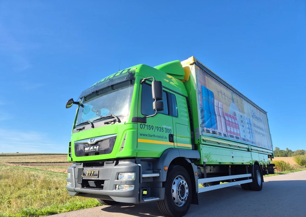 MAN Tgm 18.320 FULL SERWIS UNIKAT TOP ORYGINALNY PRZEBIEG z Niemiec AUTOMAT WINDA ACC Pirelli klima postojowa 18.250 18.290 15.250 15.290 15.320 - משאית וילונות צד: תמונה 2 MAN Tgm 18.320 FULL SERWIS UNIKAT TOP ORYGINALNY PRZEBIEG z Niemiec AUTOMAT WINDA ACC Pirelli klima postojowa 18.250 18.290 15.250 15.290 15.320 - משאית וילונות צד: תמונה 2