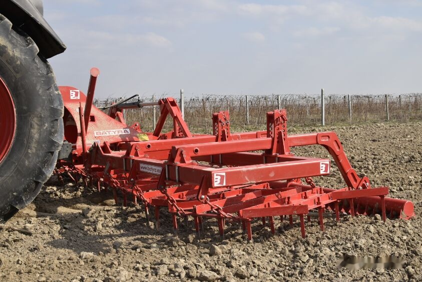New Batyra, Brunner - brona polowa składana hydraulicznie 4,0m - מגרפת קפיצים: תמונה 4 New Batyra, Brunner - brona polowa składana hydraulicznie 4,0m - מגרפת קפיצים: תמונה 4