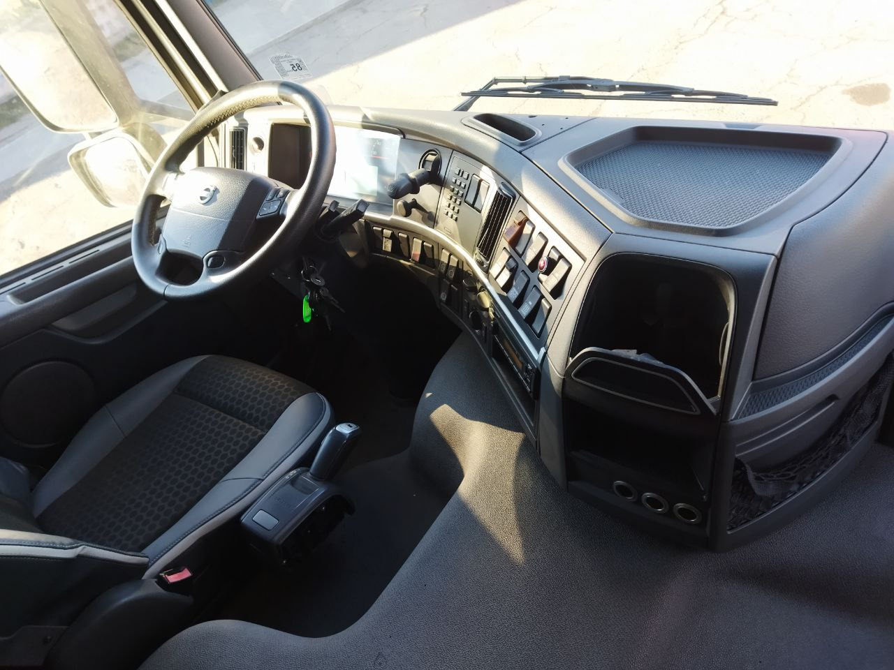 Interior photo 1: יחידת טרקטור Volvo FM 450 Interior photo 1: יחידת טרקטור Volvo FM 450