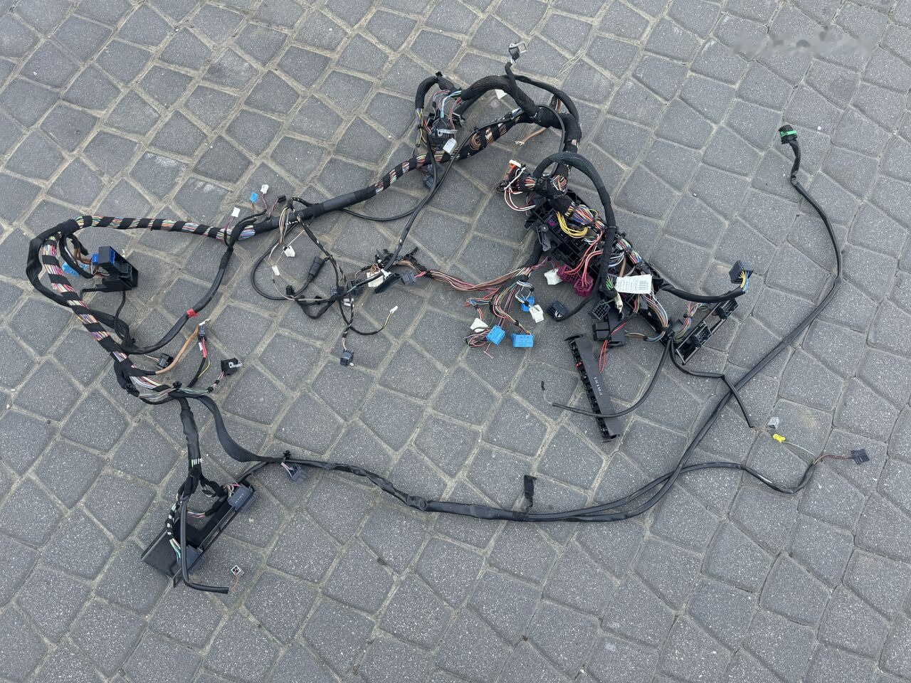 Instalacja Wiązka Deski Rozdzielczej Mercedes-Benz Atego III - מערכת חשמל עבור משאית: תמונה 1 Instalacja Wiązka Deski Rozdzielczej Mercedes-Benz Atego III - מערכת חשמל עבור משאית: תמונה 1