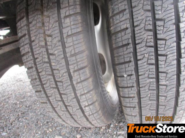 FUSO Canter 3C15 - כלי רכב מסחרי עם תיבה: תמונה 2 FUSO Canter 3C15 - כלי רכב מסחרי עם תיבה: תמונה 2