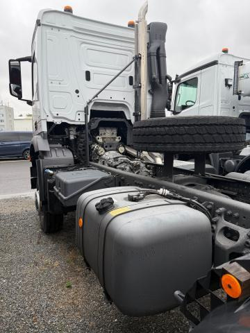 Mercedes-Benz Arocs 1836 A - משאית עם שלדת תא: תמונה 2 Mercedes-Benz Arocs 1836 A - משאית עם שלדת תא: תמונה 2