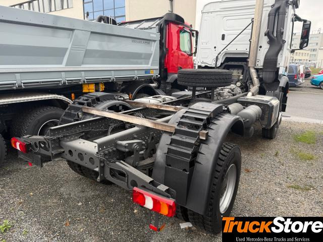 Mercedes-Benz Arocs 1836 A - משאית עם שלדת תא: תמונה 1 Mercedes-Benz Arocs 1836 A - משאית עם שלדת תא: תמונה 1