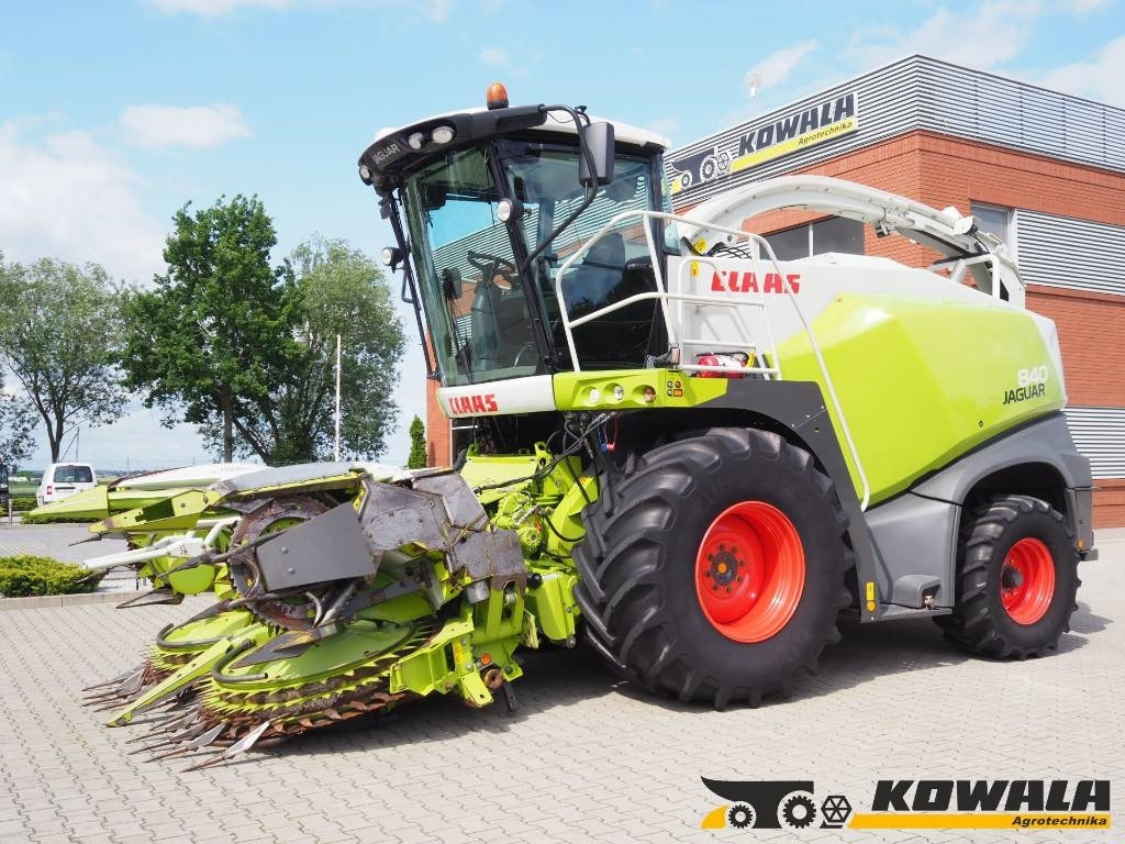 Claas Jaguar 840 + Orbis 450 - מקצרת מספוא: תמונה 1 Claas Jaguar 840 + Orbis 450 - מקצרת מספוא: תמונה 1
