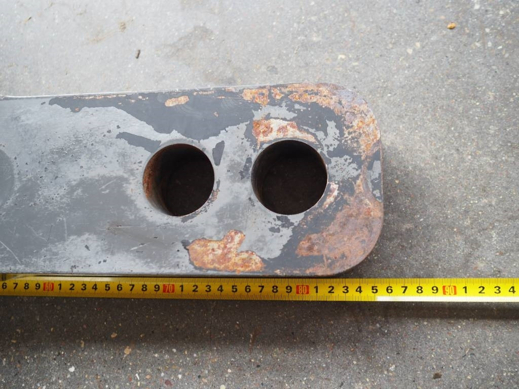 Claas Xerion - bumper hitch K80 - גוף וחלק חיצוני עבור מכונה חקלאית: תמונה 2 Claas Xerion - bumper hitch K80 - גוף וחלק חיצוני עבור מכונה חקלאית: תמונה 2