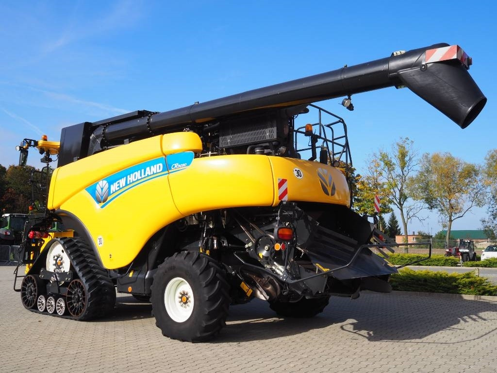 New Holland CR 9090 SmartTrax 4WD + VF 10,7 m - מקצרת קומבינה: תמונה 2 New Holland CR 9090 SmartTrax 4WD + VF 10,7 m - מקצרת קומבינה: תמונה 2