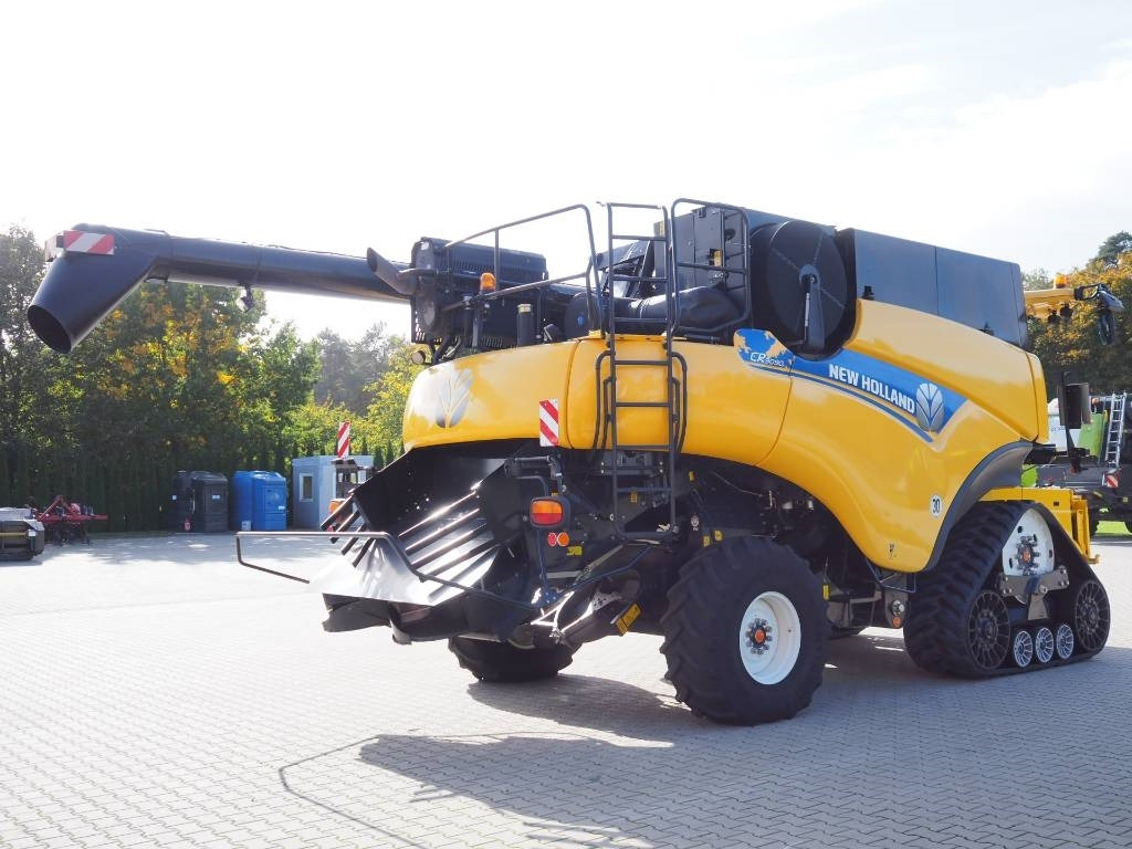 New Holland CR 9090 SmartTrax 4WD + VF 10,7 m - מקצרת קומבינה: תמונה 3 New Holland CR 9090 SmartTrax 4WD + VF 10,7 m - מקצרת קומבינה: תמונה 3