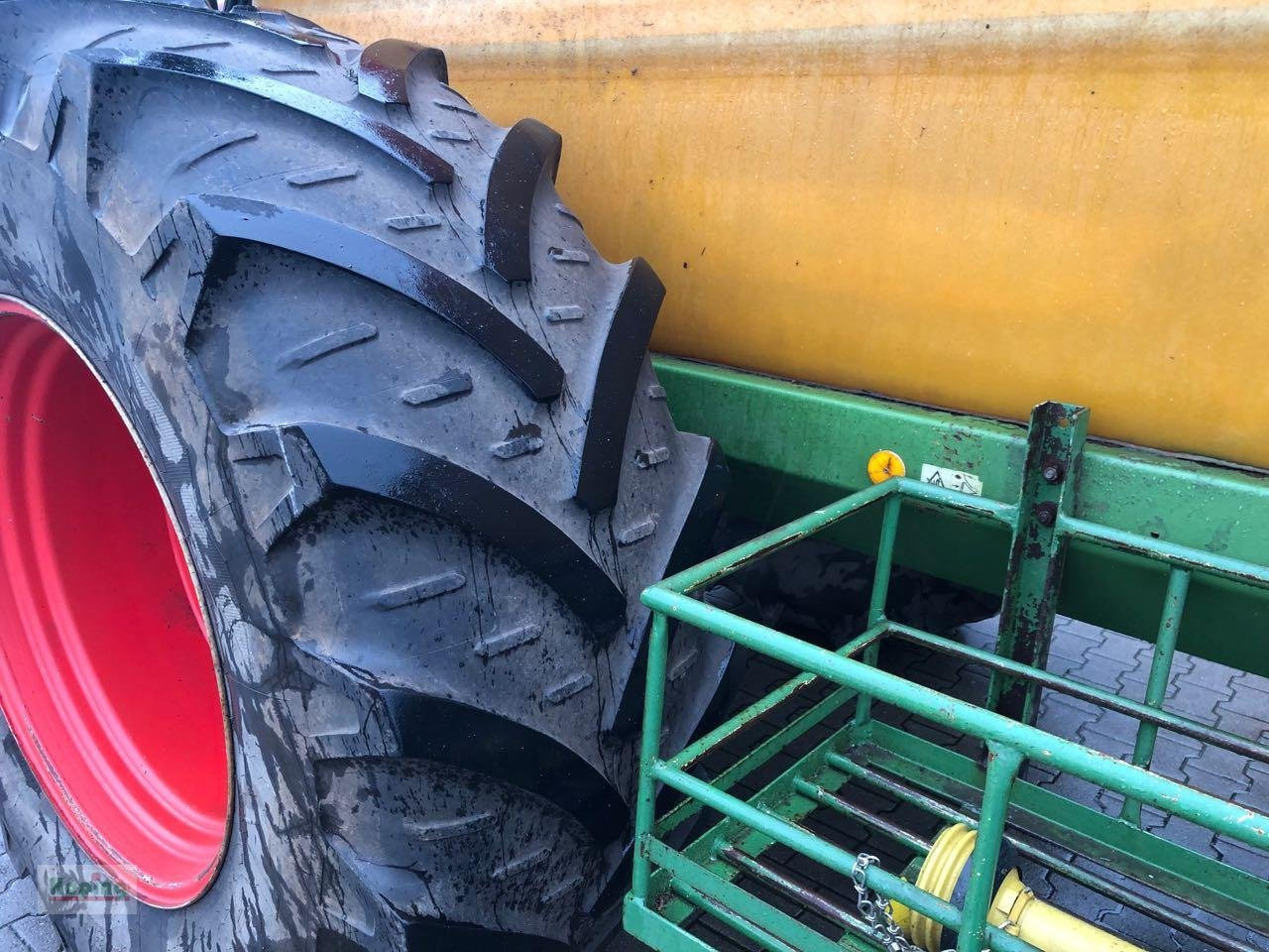 Amazone UG4500 - מרסס נגרר: תמונה 5 Amazone UG4500 - מרסס נגרר: תמונה 5