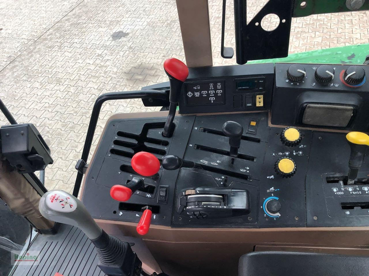 טרקטור חקלאי John Deere 6800: תמונה 16