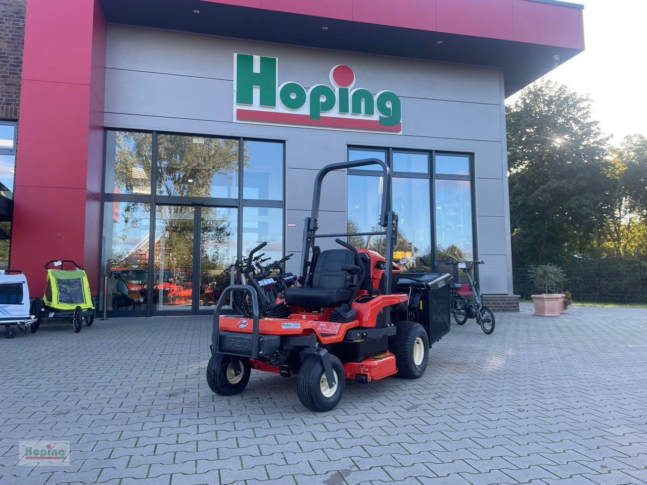 Kubota GZD 15 LD - מכסחת גינה: תמונה 1 Kubota GZD 15 LD - מכסחת גינה: תמונה 1