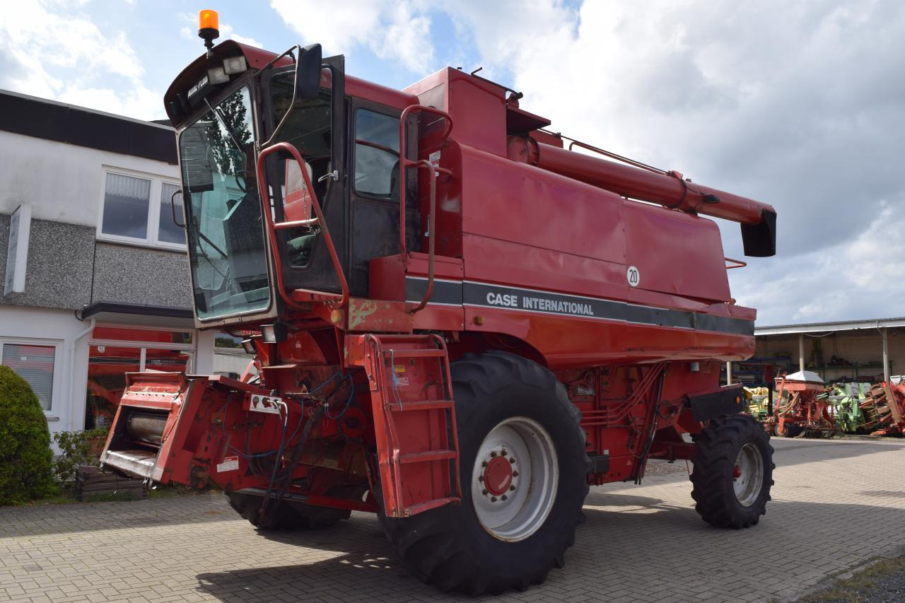 Case-IH 1680 Axial - מקצרת קומבינה: תמונה 1 Case-IH 1680 Axial - מקצרת קומבינה: תמונה 1