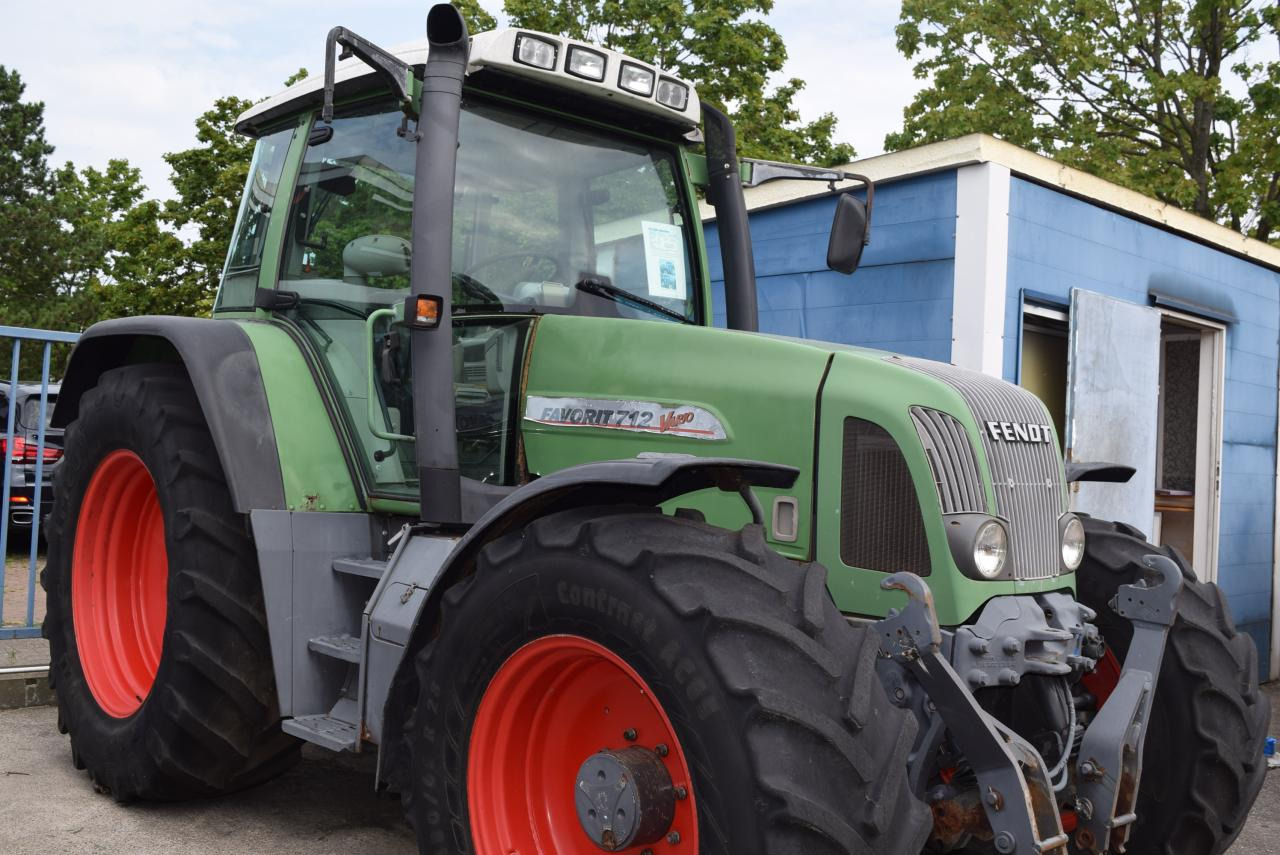 Fendt 712 Vario - טרקטור חקלאי: תמונה 2 Fendt 712 Vario - טרקטור חקלאי: תמונה 2