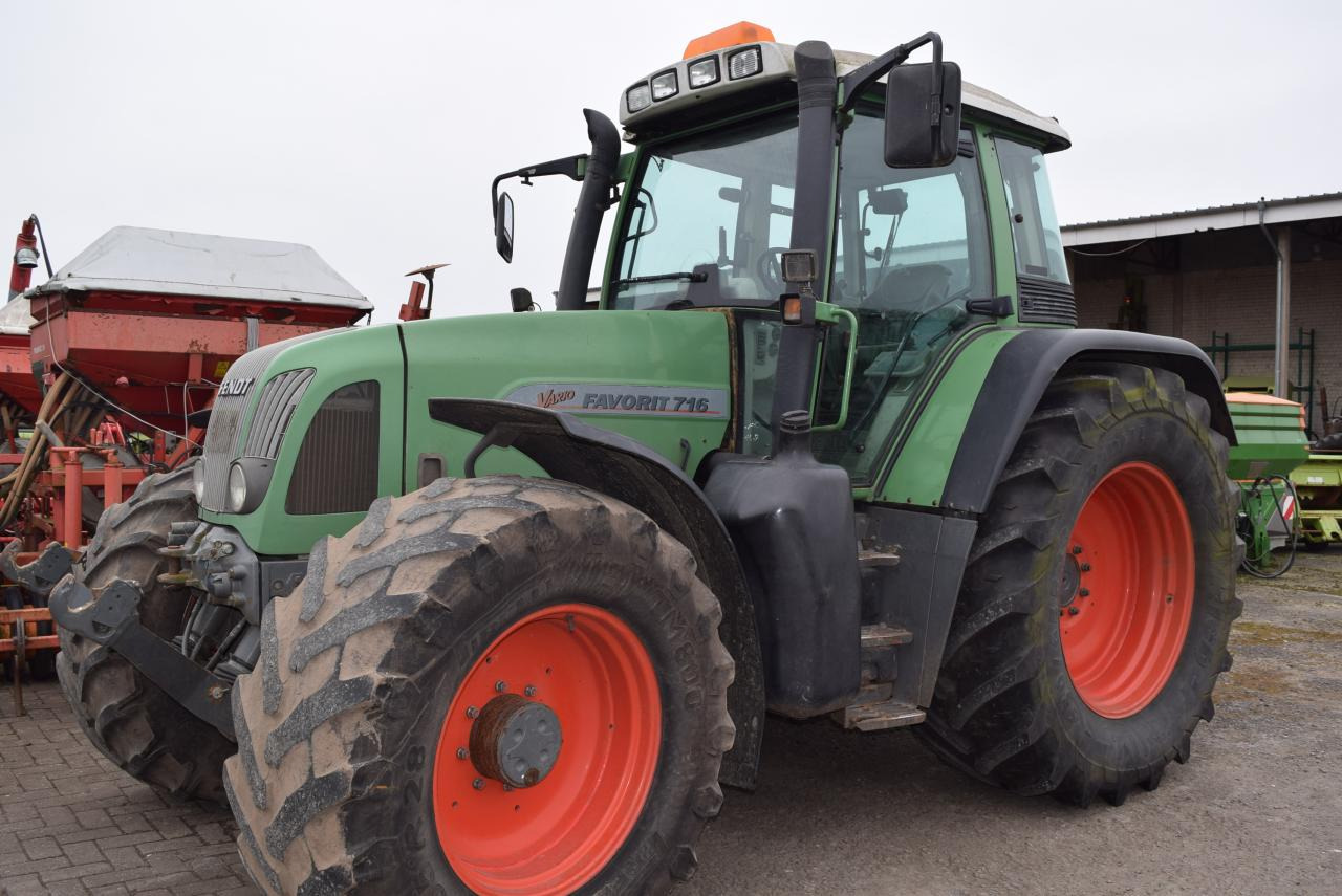 Fendt 716 Vario - טרקטור חקלאי: תמונה 2 Fendt 716 Vario - טרקטור חקלאי: תמונה 2