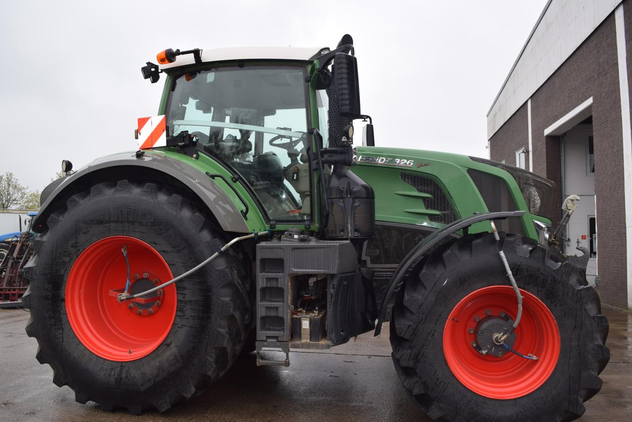 Fendt 826 Vario ProfiPlus - טרקטור חקלאי: תמונה 1 Fendt 826 Vario ProfiPlus - טרקטור חקלאי: תמונה 1