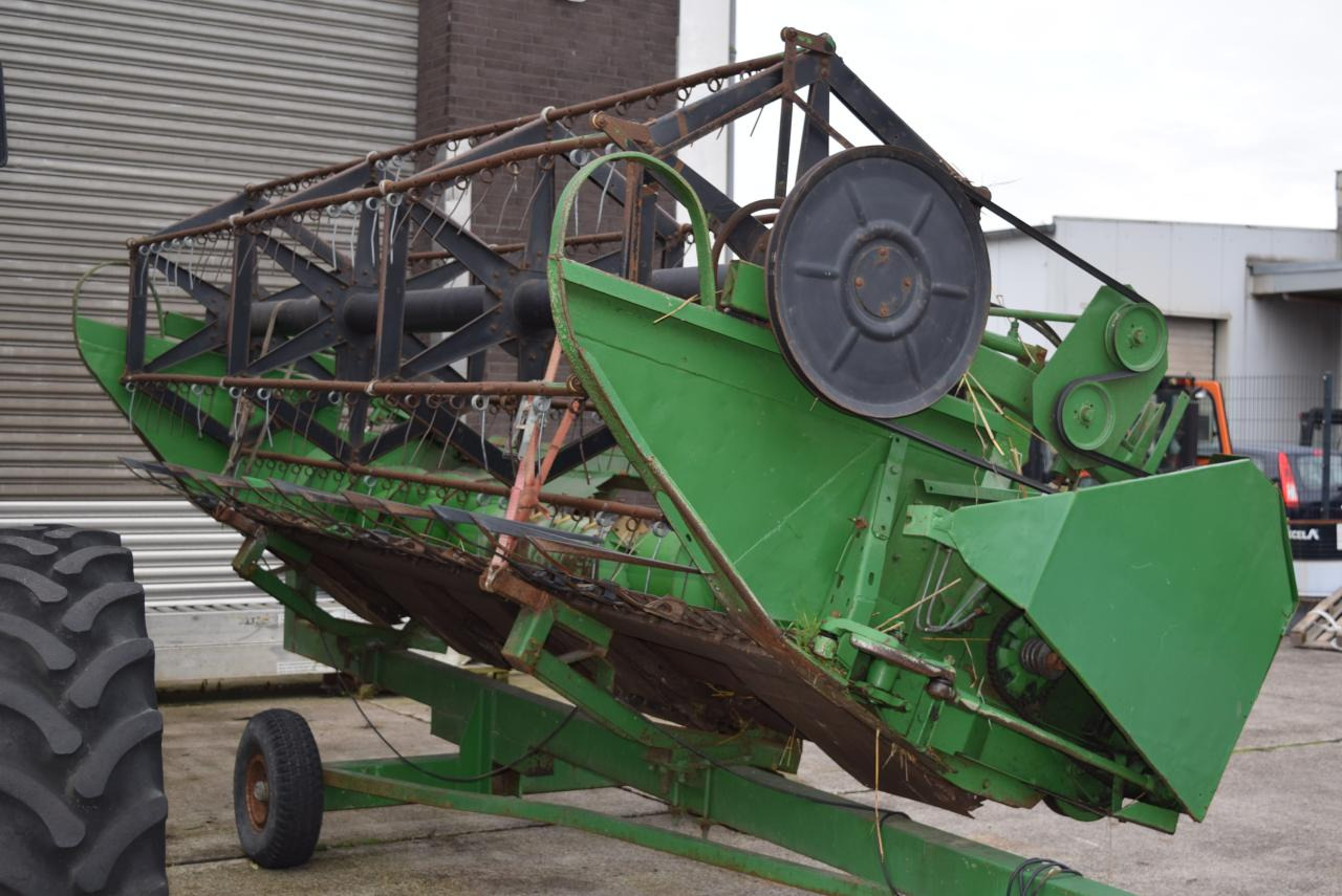 מקצרת קומבינה John Deere 1065: תמונה 12