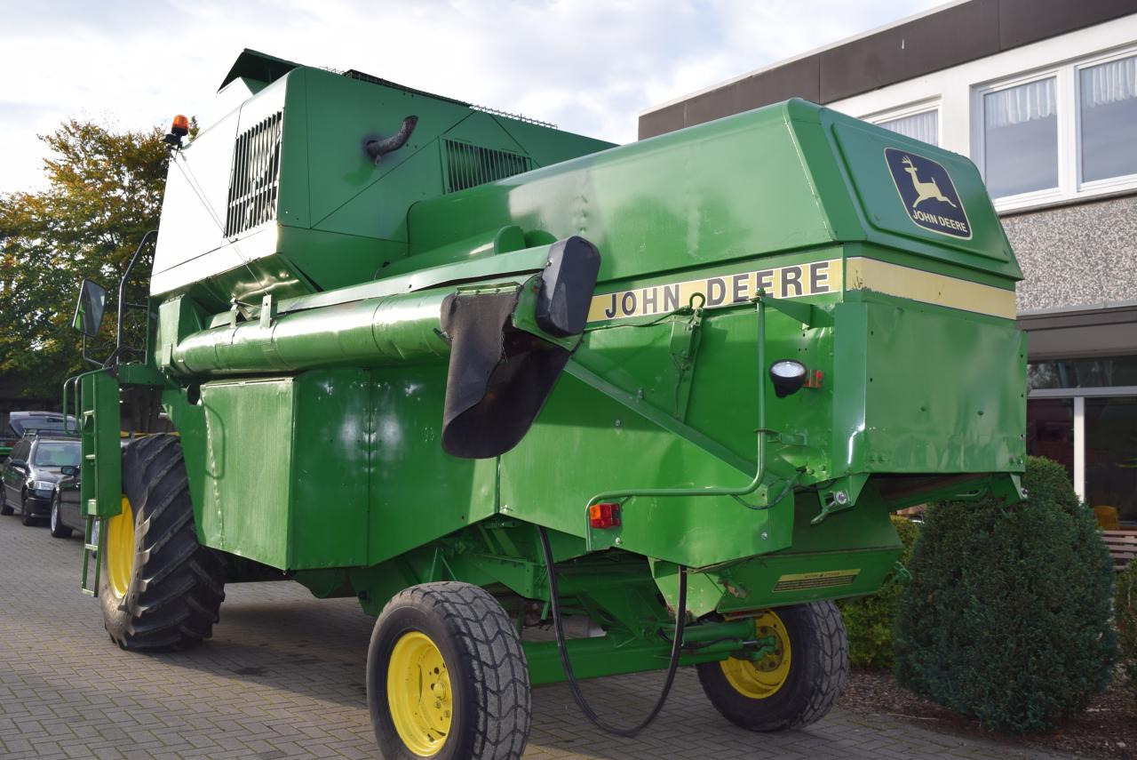 מקצרת קומבינה John Deere 1065: תמונה 6
