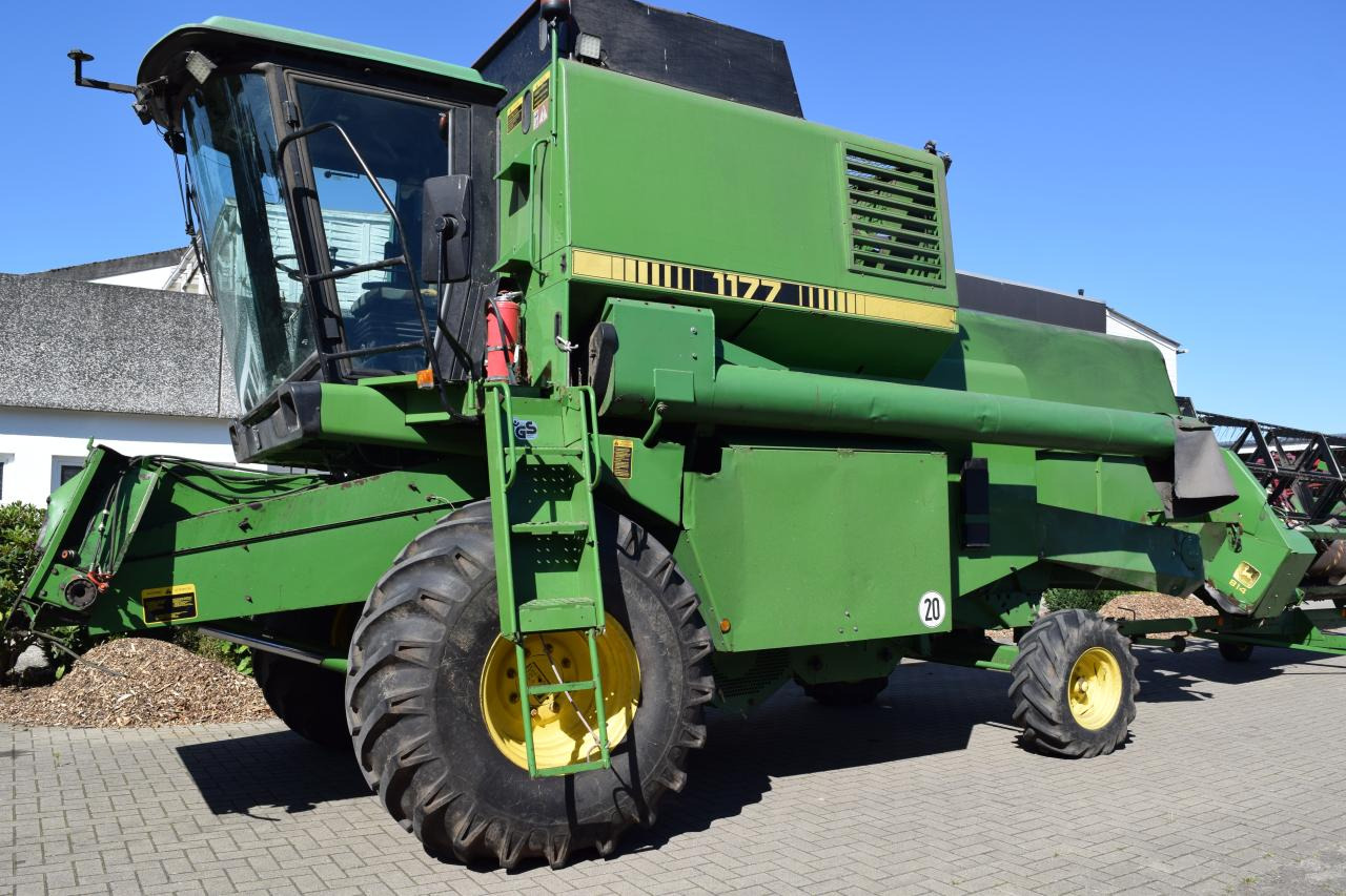 John Deere 1177 - מקצרת קומבינה: תמונה 1 John Deere 1177 - מקצרת קומבינה: תמונה 1