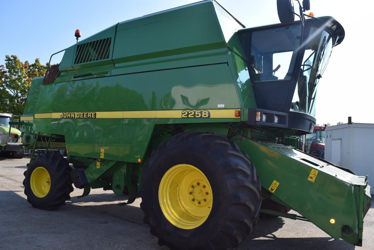 John Deere 2064 - מקצרת קומבינה: תמונה 4 John Deere 2064 - מקצרת קומבינה: תמונה 4
