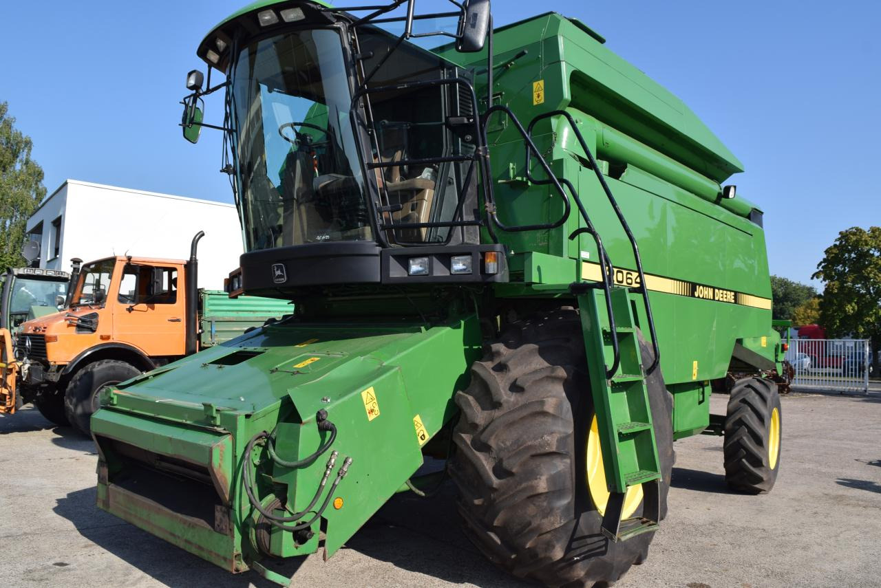 John Deere 2064 - מקצרת קומבינה: תמונה 1 John Deere 2064 - מקצרת קומבינה: תמונה 1