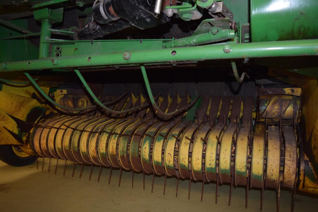 John Deere 580 - מכונת צרור עגולה: תמונה 5 John Deere 580 - מכונת צרור עגולה: תמונה 5