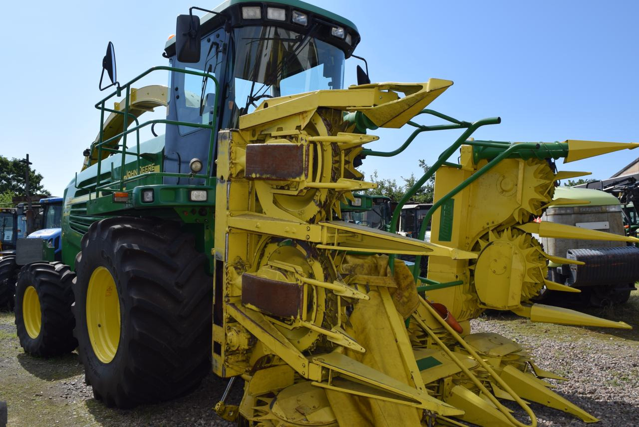 John Deere 7400 - מקצרת מספוא: תמונה 1 John Deere 7400 - מקצרת מספוא: תמונה 1