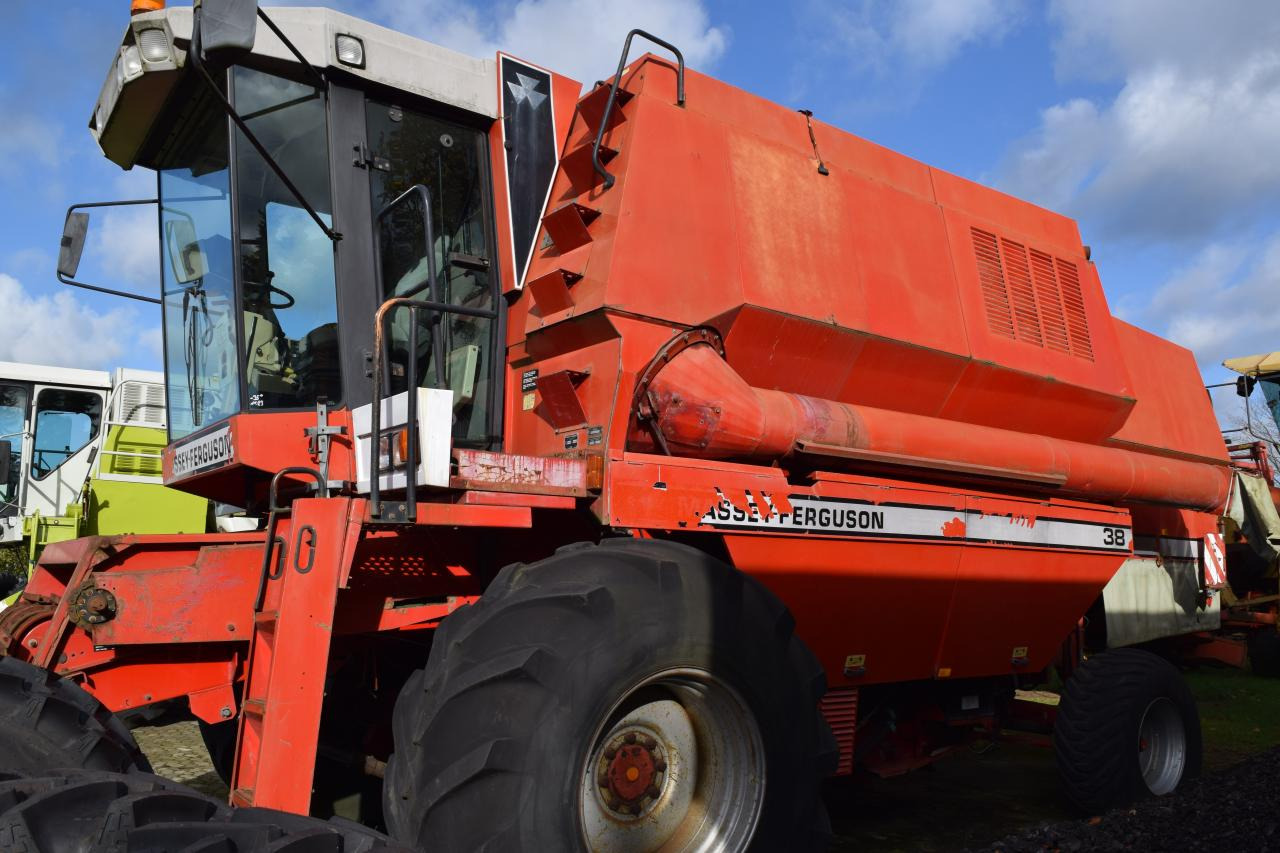 Massey Ferguson MF 38 - מקצרת קומבינה: תמונה 2 Massey Ferguson MF 38 - מקצרת קומבינה: תמונה 2