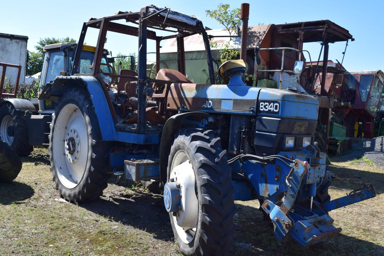 New Holland 8340 *zur Teileverwertung* - טרקטור חקלאי: תמונה 1 New Holland 8340 *zur Teileverwertung* - טרקטור חקלאי: תמונה 1