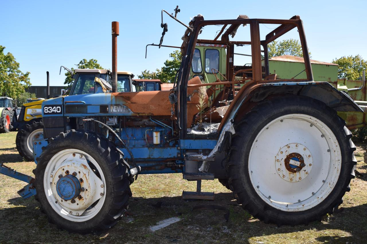 New Holland 8340 *zur Teileverwertung* - טרקטור חקלאי: תמונה 3 New Holland 8340 *zur Teileverwertung* - טרקטור חקלאי: תמונה 3