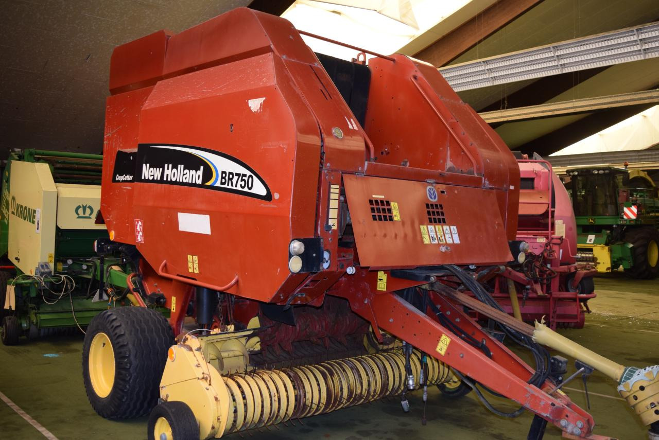 New Holland BR 750 CropCutter - מכונת צרור עגולה: תמונה 1 New Holland BR 750 CropCutter - מכונת צרור עגולה: תמונה 1