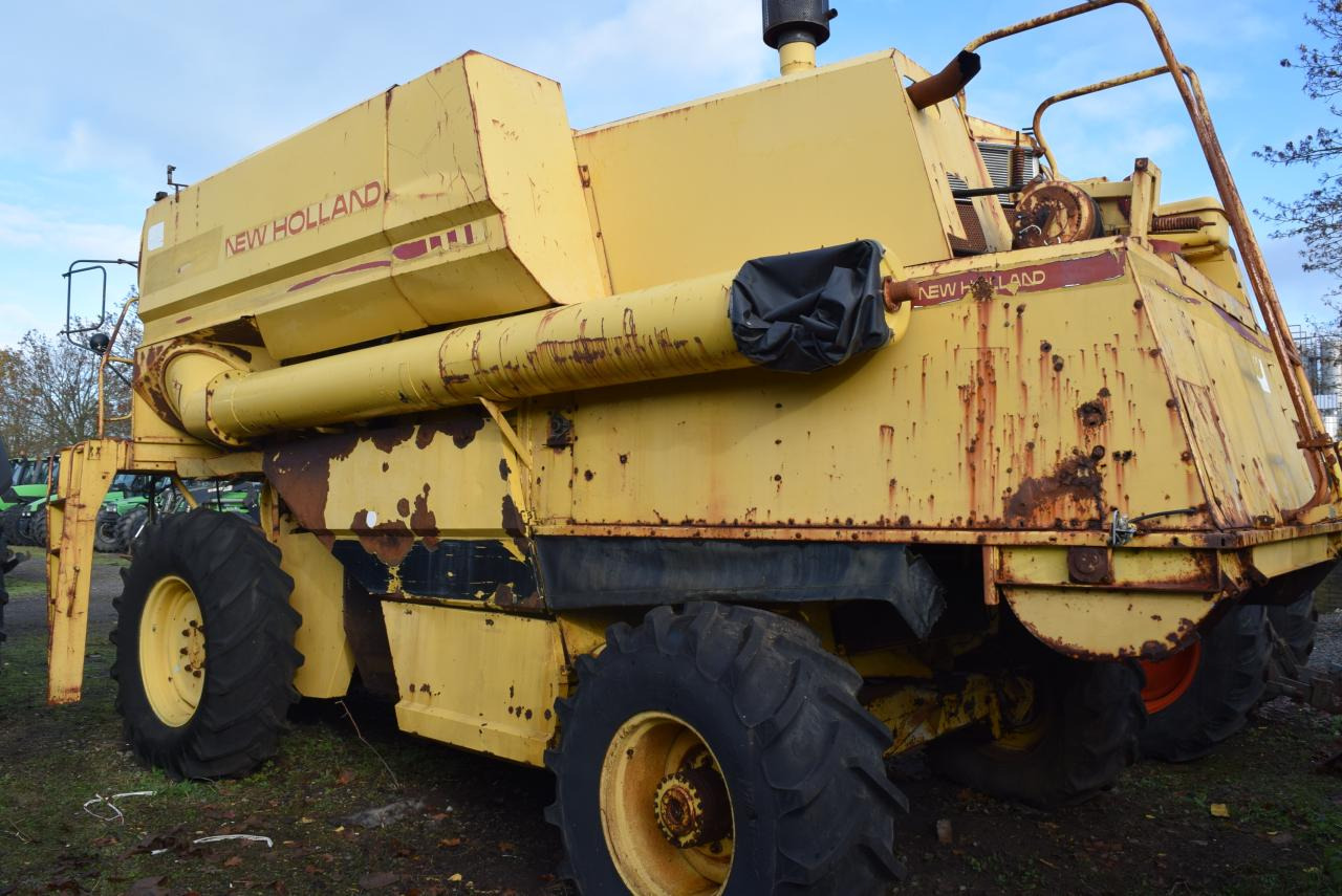 New Holland TF 44 - מקצרת קומבינה: תמונה 2 New Holland TF 44 - מקצרת קומבינה: תמונה 2