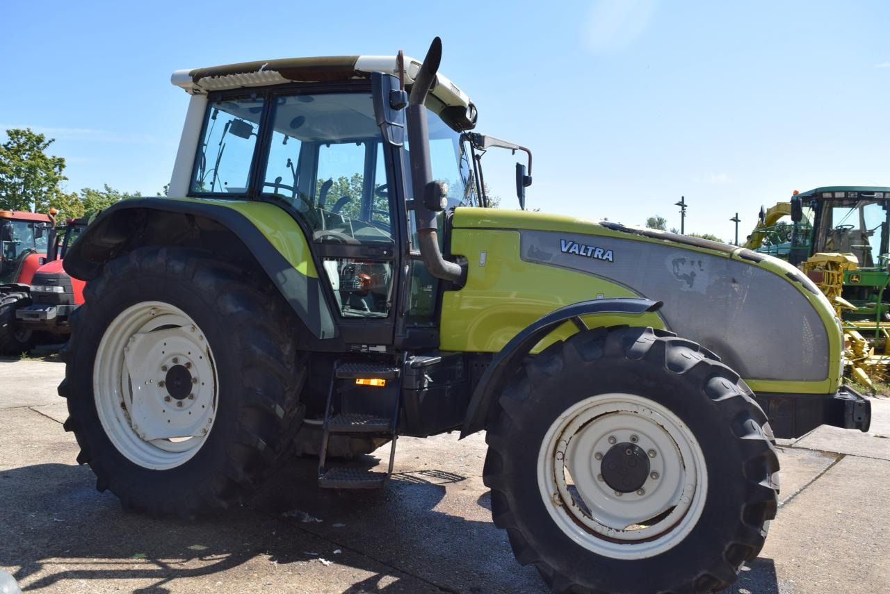 Valtra T120 - טרקטור חקלאי: תמונה 2 Valtra T120 - טרקטור חקלאי: תמונה 2