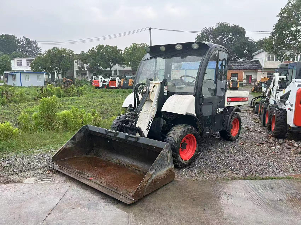 BOBCAT 5600 Toolcat - מעמיס היגוי החלקה: תמונה 3 BOBCAT 5600 Toolcat - מעמיס היגוי החלקה: תמונה 3