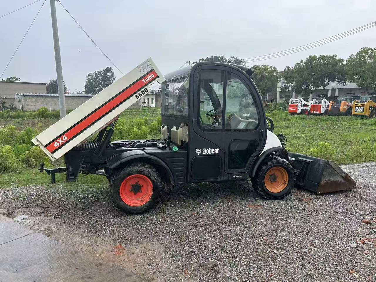 BOBCAT 5600 Toolcat - מעמיס היגוי החלקה: תמונה 2 BOBCAT 5600 Toolcat - מעמיס היגוי החלקה: תמונה 2