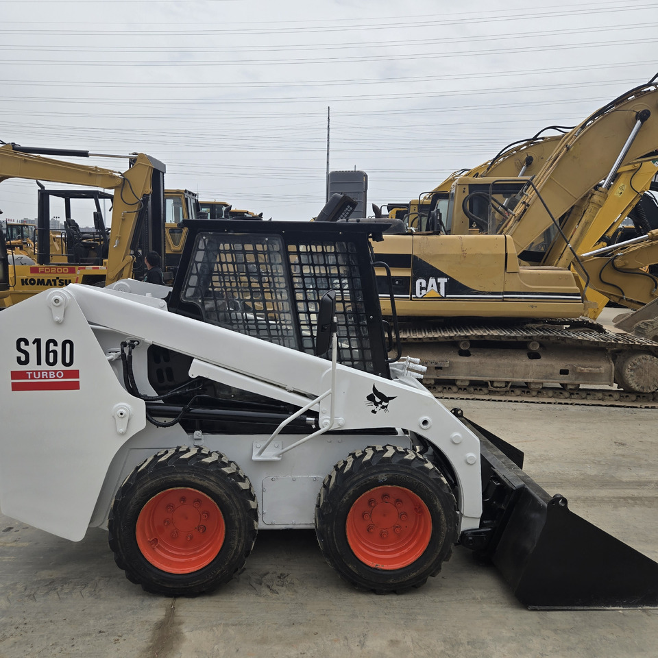 BOBCAT S160 - מעמיס היגוי החלקה: תמונה 3 BOBCAT S160 - מעמיס היגוי החלקה: תמונה 3