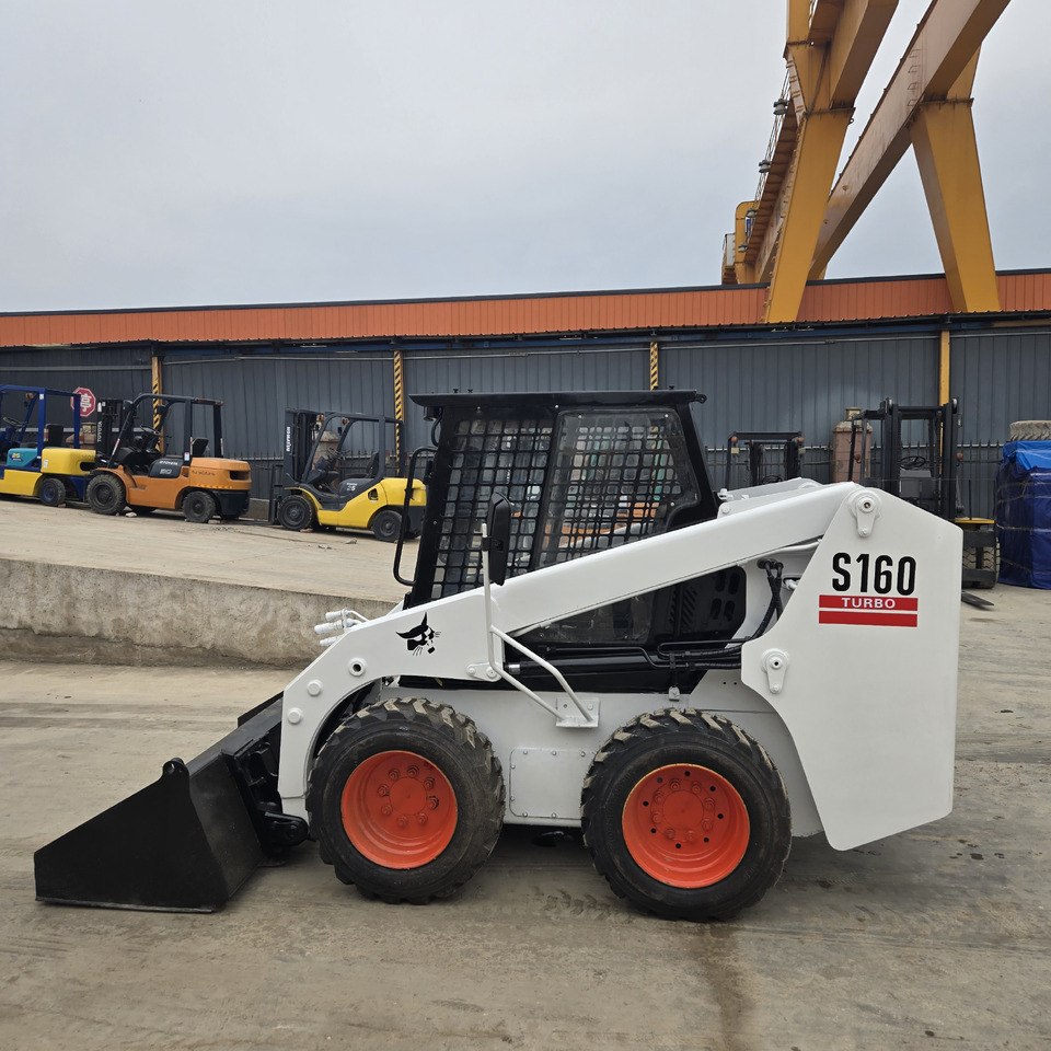 BOBCAT S160 - מעמיס היגוי החלקה: תמונה 2 BOBCAT S160 - מעמיס היגוי החלקה: תמונה 2