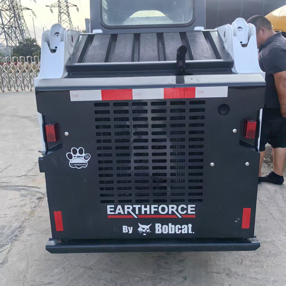 BOBCAT S160 - מעמיס היגוי החלקה: תמונה 3 BOBCAT S160 - מעמיס היגוי החלקה: תמונה 3
