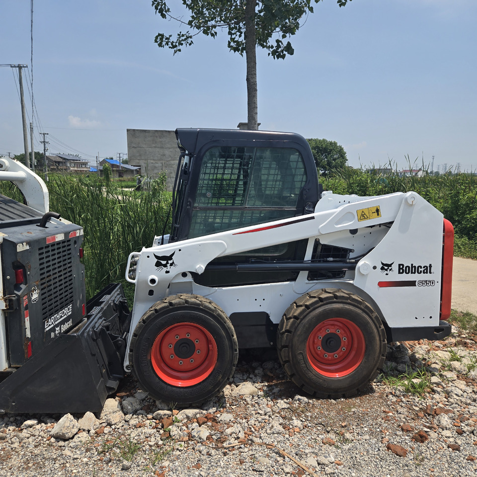 BOBCAT S550 - מעמיס היגוי החלקה: תמונה 1 BOBCAT S550 - מעמיס היגוי החלקה: תמונה 1