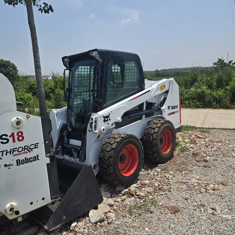 BOBCAT S550 - מעמיס היגוי החלקה: תמונה 4 BOBCAT S550 - מעמיס היגוי החלקה: תמונה 4