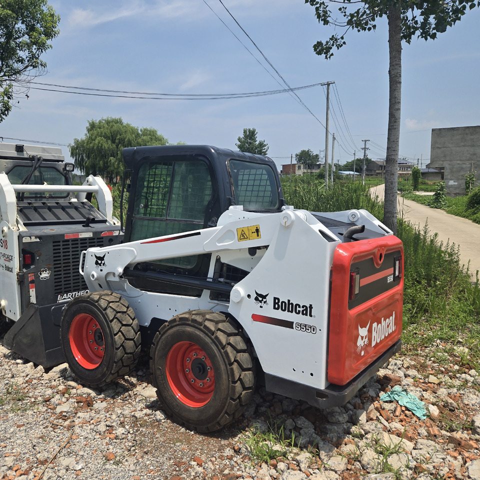 BOBCAT S550 - מעמיס היגוי החלקה: תמונה 2 BOBCAT S550 - מעמיס היגוי החלקה: תמונה 2