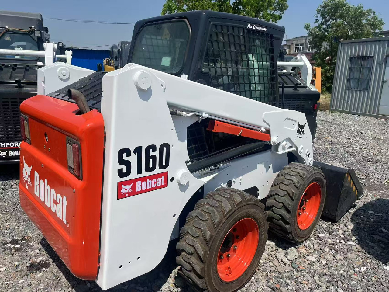 Bobcat S160 - מעמיס היגוי החלקה: תמונה 1 Bobcat S160 - מעמיס היגוי החלקה: תמונה 1