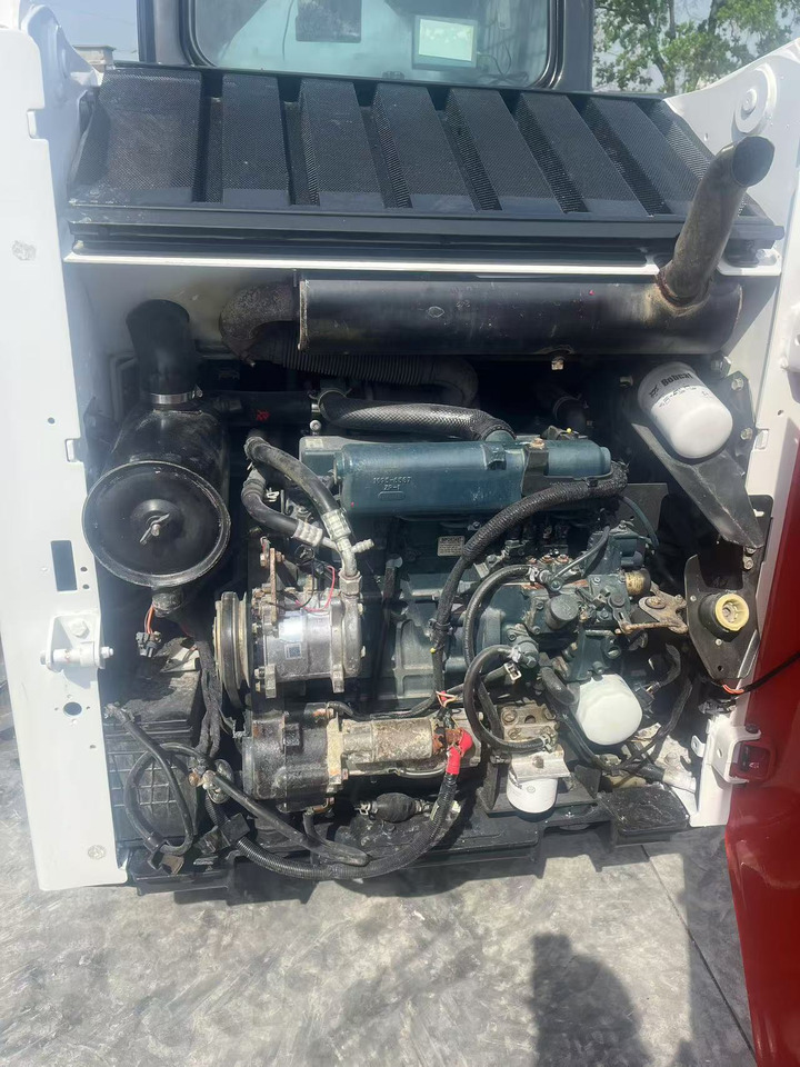 Bobcat S160 - מעמיס היגוי החלקה: תמונה 3 Bobcat S160 - מעמיס היגוי החלקה: תמונה 3