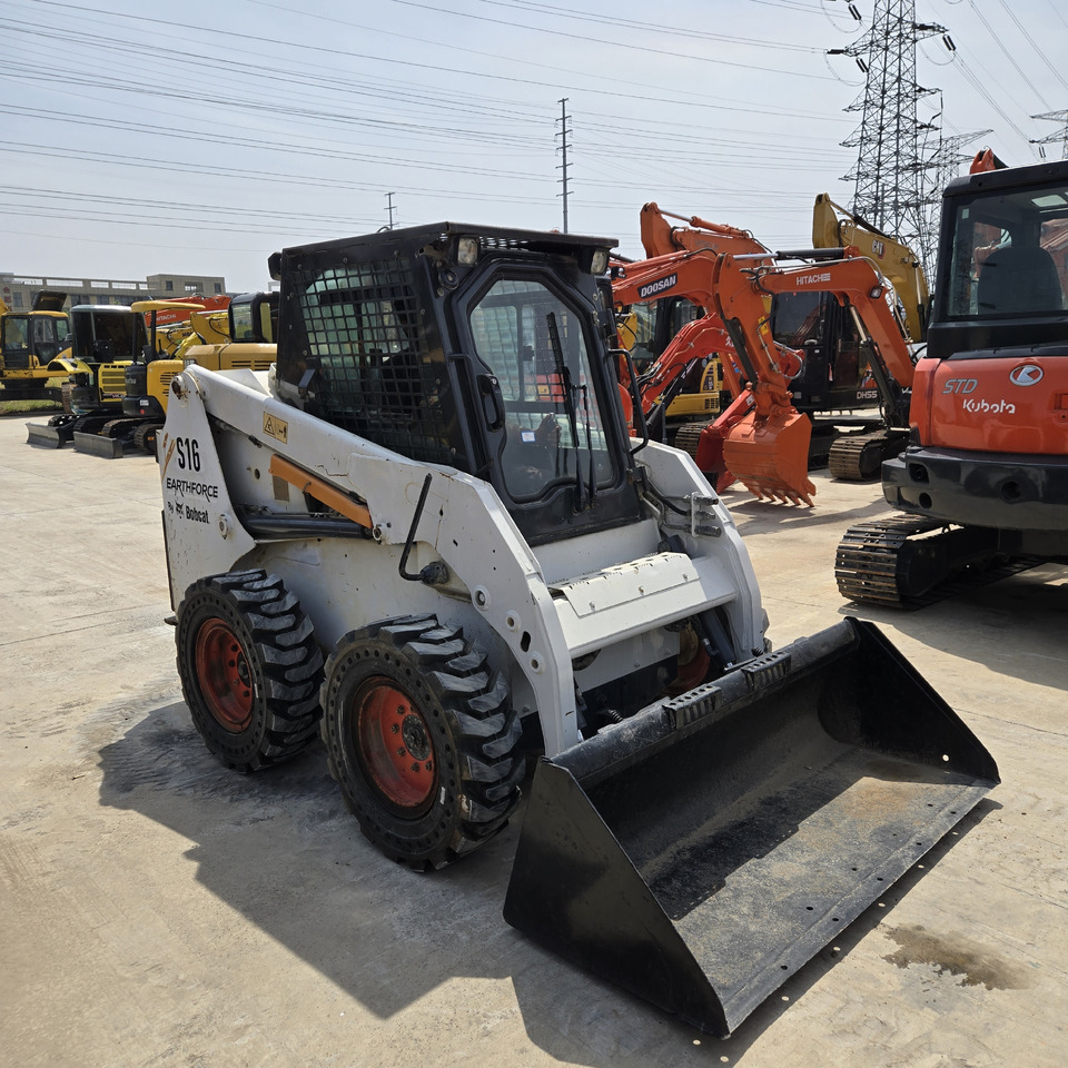 Bobcat S16 - מעמיס היגוי החלקה: תמונה 4 Bobcat S16 - מעמיס היגוי החלקה: תמונה 4