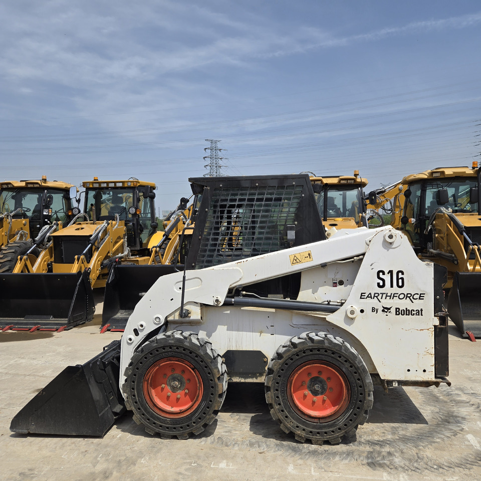 Bobcat S16 - מעמיס היגוי החלקה: תמונה 1 Bobcat S16 - מעמיס היגוי החלקה: תמונה 1
