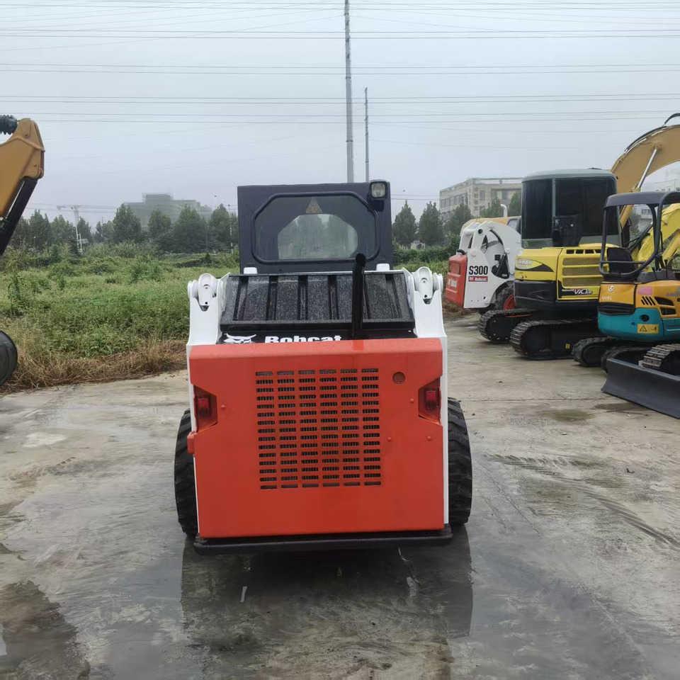 Bobcat S300 - מעמיס היגוי החלקה: תמונה 3 Bobcat S300 - מעמיס היגוי החלקה: תמונה 3