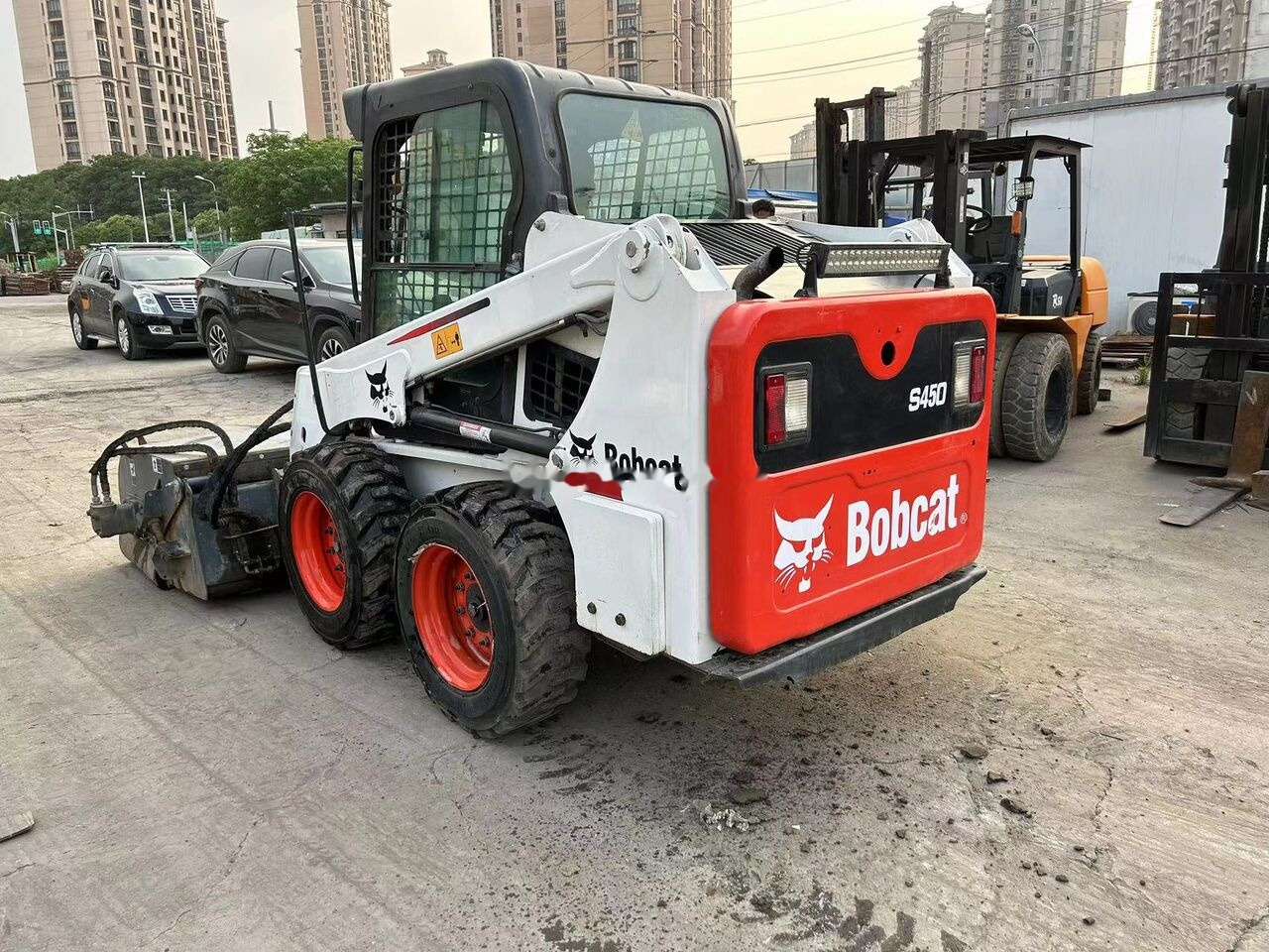 Bobcat S450 - מעמיס היגוי החלקה: תמונה 3 Bobcat S450 - מעמיס היגוי החלקה: תמונה 3