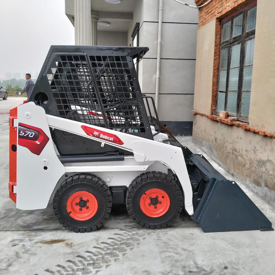Bobcat S70 - מעמיס היגוי החלקה: תמונה 1 Bobcat S70 - מעמיס היגוי החלקה: תמונה 1